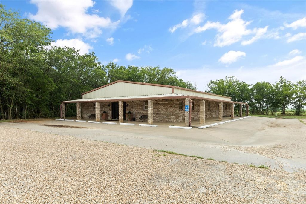1109 E Jefferson Avenue, Whitney, TX 76692
