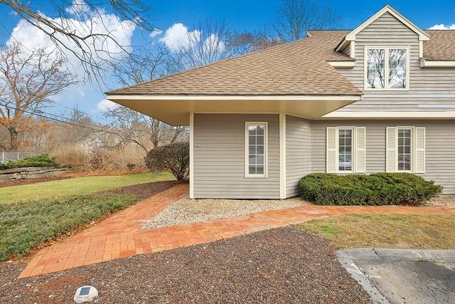 3 Strathmore Shire Dr A, Uxbridge, MA 01569