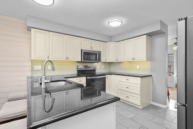 3 Strathmore Shire Dr A, Uxbridge, MA 01569