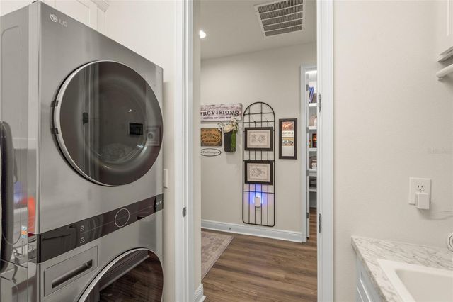 5773 LONG SHORE LOOP, Sarasota, FL 34238