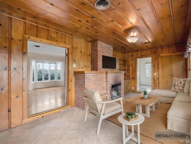 403 W Grangeville Boulevard, Hanford, CA 93230