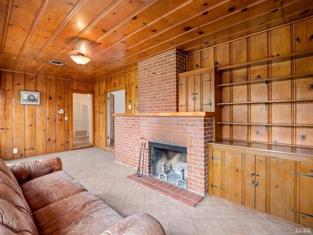 403 W Grangeville Boulevard, Hanford, CA 93230