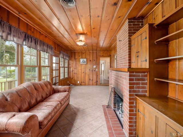 403 W Grangeville Boulevard, Hanford, CA 93230