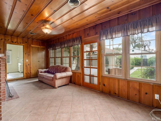 403 W Grangeville Boulevard, Hanford, CA 93230