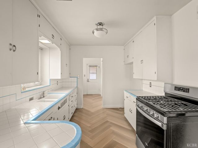 403 W Grangeville Boulevard, Hanford, CA 93230