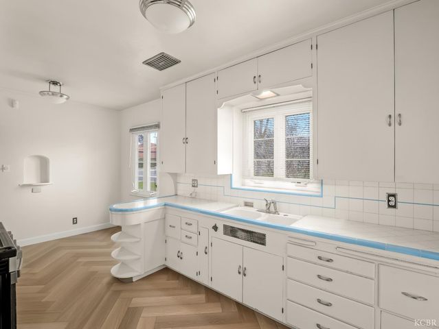 403 W Grangeville Boulevard, Hanford, CA 93230