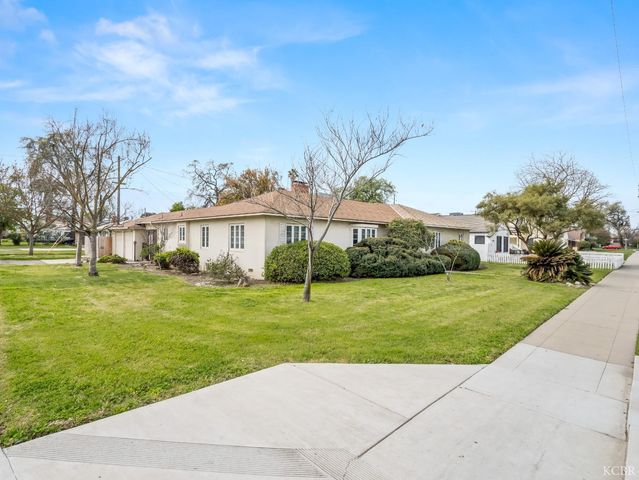 403 W Grangeville Boulevard, Hanford, CA 93230