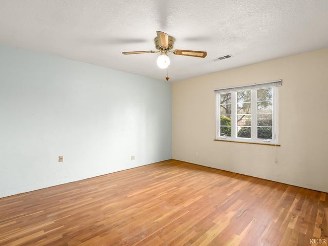 403 W Grangeville Boulevard, Hanford, CA 93230