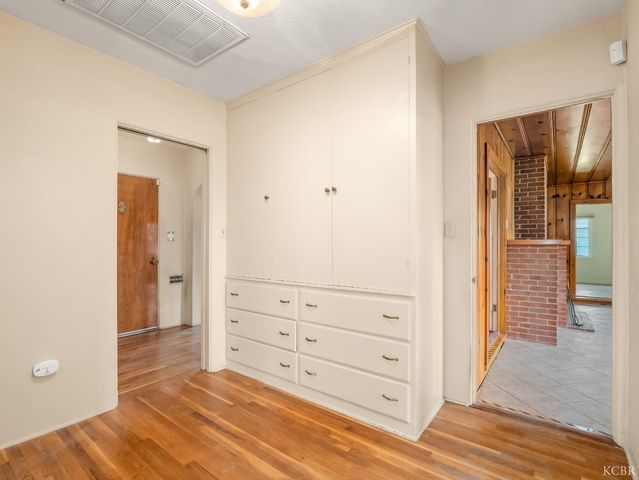 403 W Grangeville Boulevard, Hanford, CA 93230