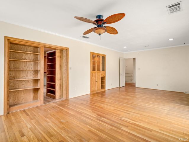 403 W Grangeville Boulevard, Hanford, CA 93230