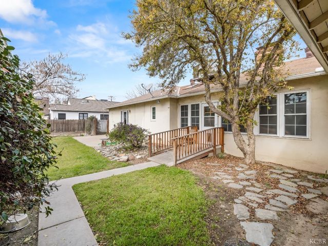 403 W Grangeville Boulevard, Hanford, CA 93230