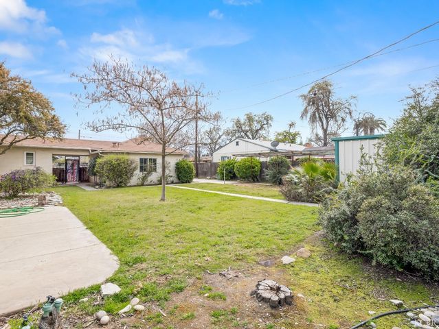 403 W Grangeville Boulevard, Hanford, CA 93230