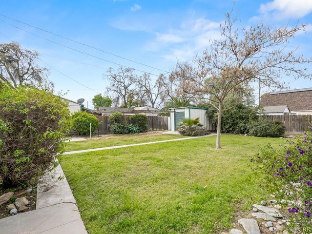 403 W Grangeville Boulevard, Hanford, CA 93230