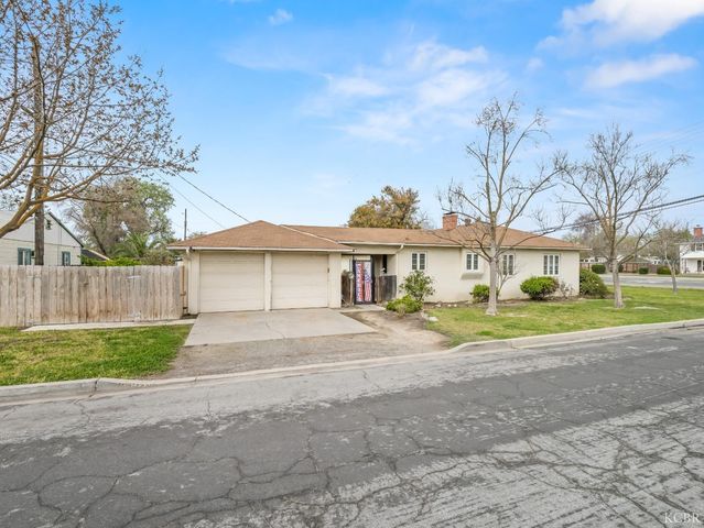 403 W Grangeville Boulevard, Hanford, CA 93230