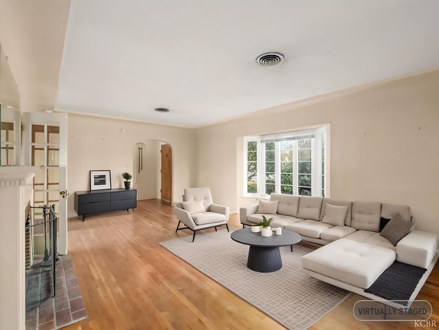 403 W Grangeville Boulevard, Hanford, CA 93230