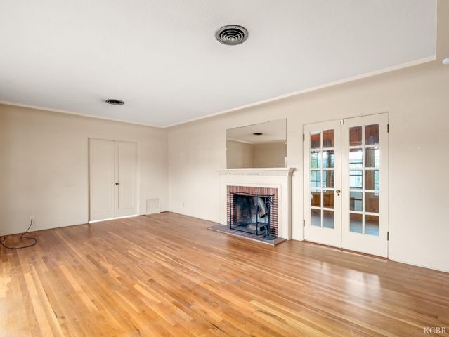 403 W Grangeville Boulevard, Hanford, CA 93230