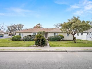403 W Grangeville Boulevard, Hanford, CA 93230