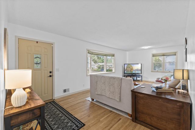 10143 Cottonwood Street NW, Coon Rapids, MN 55448