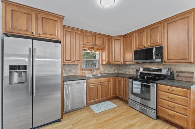 10143 Cottonwood Street NW, Coon Rapids, MN 55448