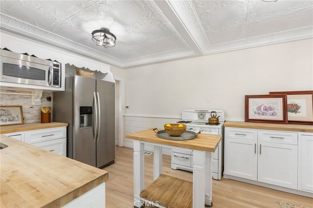 127 S Redwood Avenue, Brea, CA 92821