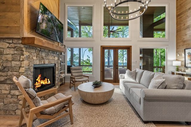 55 Grand Vista Drive, Blue Ridge, GA 30513