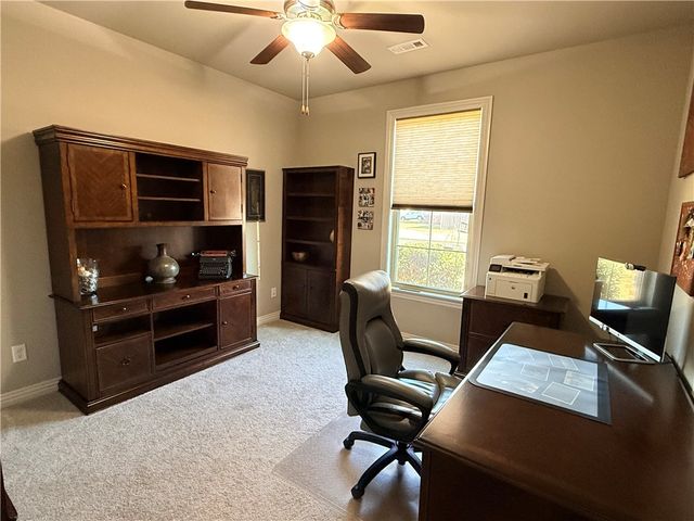 18317 Astor Drive, Fayetteville, AR 72704