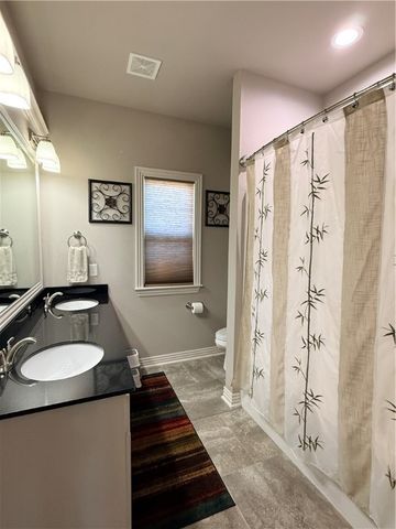 18317 Astor Drive, Fayetteville, AR 72704