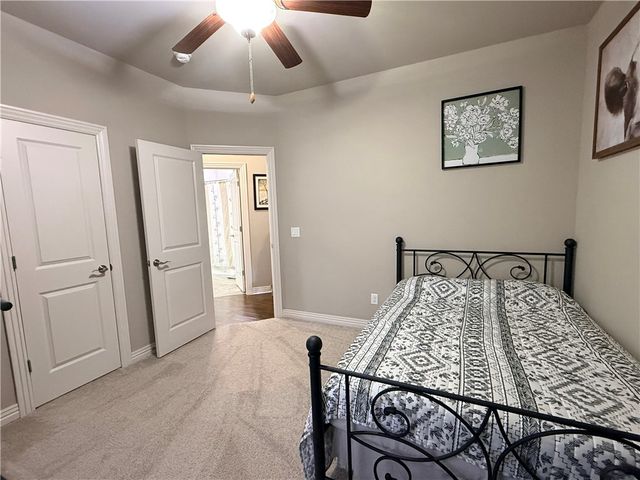 18317 Astor Drive, Fayetteville, AR 72704