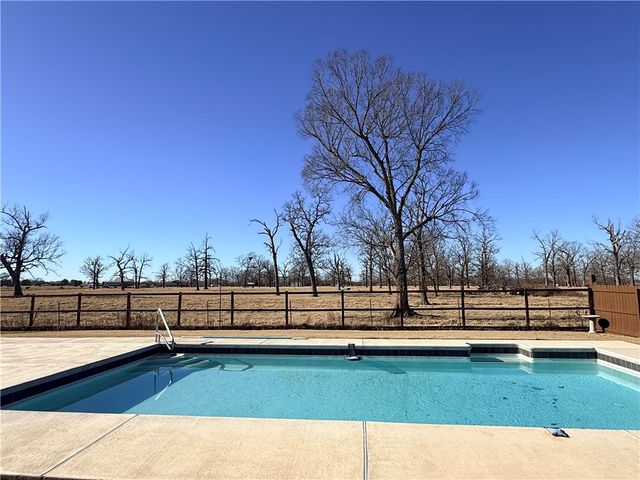 18317 Astor Drive, Fayetteville, AR 72704