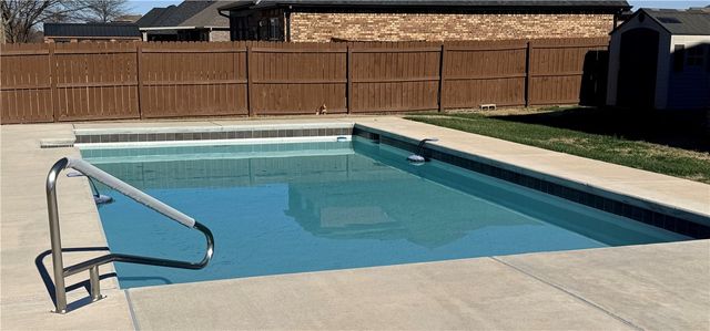 18317 Astor Drive, Fayetteville, AR 72704