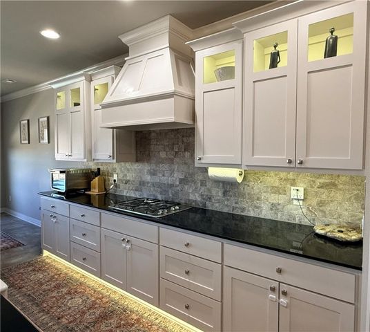 18317 Astor Drive, Fayetteville, AR 72704