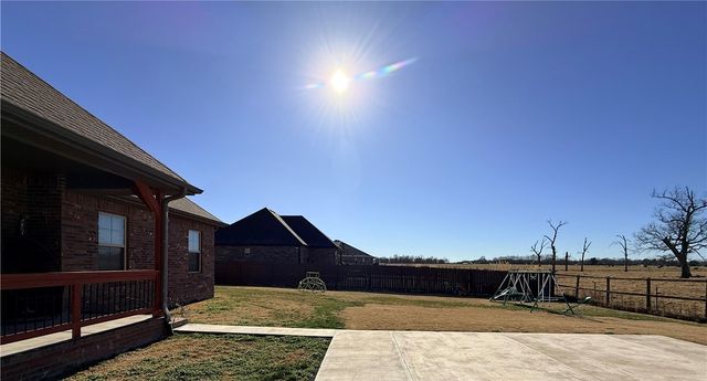 18317 Astor Drive, Fayetteville, AR 72704