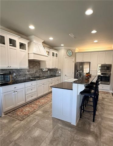 18317 Astor Drive, Fayetteville, AR 72704