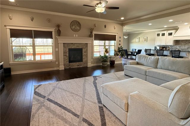 18317 Astor Drive, Fayetteville, AR 72704