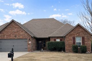 18317 Astor Drive, Fayetteville, AR 72704