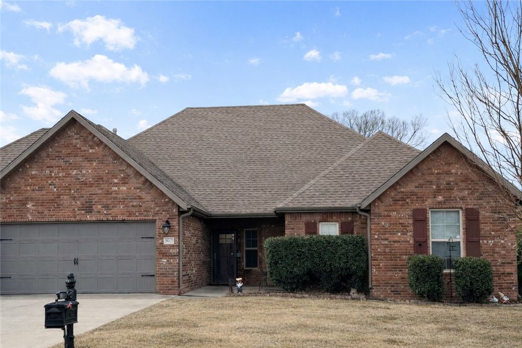 18317 Astor Drive, Fayetteville, AR 72704