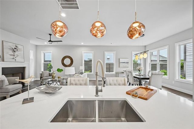 4036 Hazel Nut Lake NE, Atlanta, GA 30342