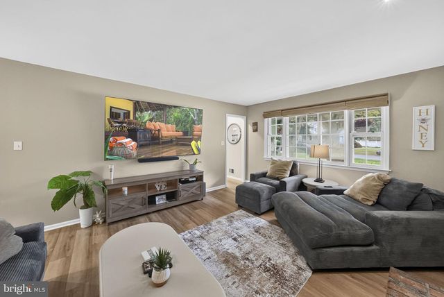 11 RIVERVIEW DR, Ewing, NJ 08628
