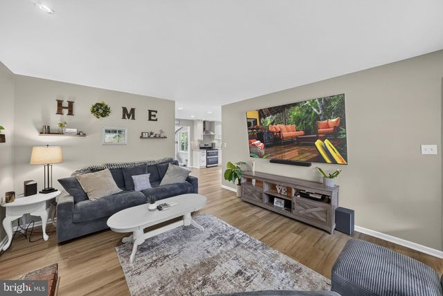 11 RIVERVIEW DR, Ewing, NJ 08628