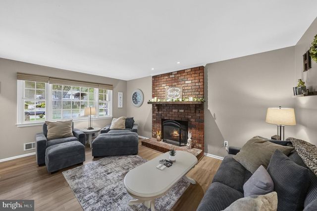 11 RIVERVIEW DR, Ewing, NJ 08628