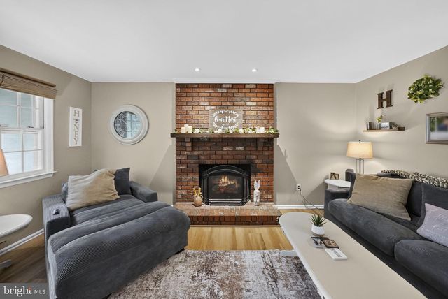 11 RIVERVIEW DR, Ewing, NJ 08628