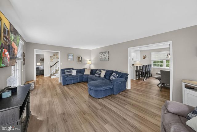 11 RIVERVIEW DR, Ewing, NJ 08628