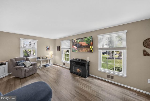 11 RIVERVIEW DR, Ewing, NJ 08628