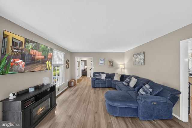 11 RIVERVIEW DR, Ewing, NJ 08628