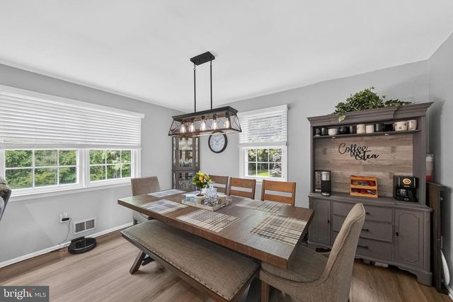 11 RIVERVIEW DR, Ewing, NJ 08628