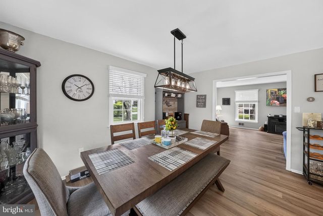 11 RIVERVIEW DR, Ewing, NJ 08628