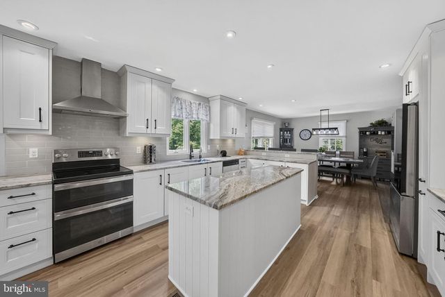 11 RIVERVIEW DR, Ewing, NJ 08628