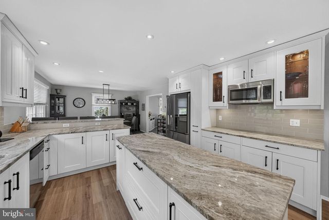 11 RIVERVIEW DR, Ewing, NJ 08628