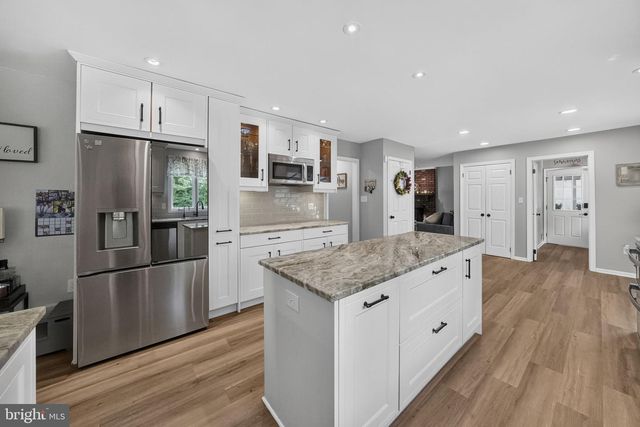 11 RIVERVIEW DR, Ewing, NJ 08628