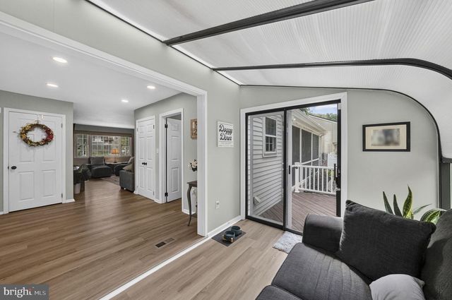 11 RIVERVIEW DR, Ewing, NJ 08628